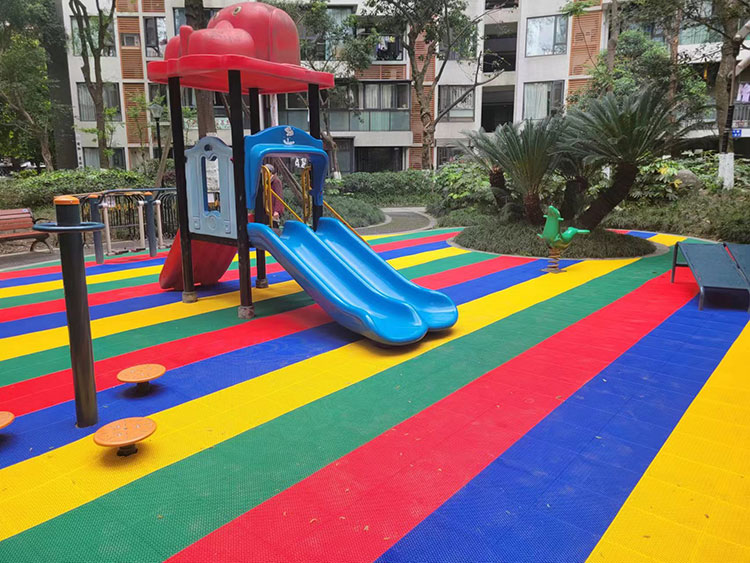 �ɶ�С����ͯ���ֳ������ذ����